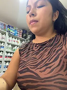 ISABELLA__LUNA stripchat live cam model