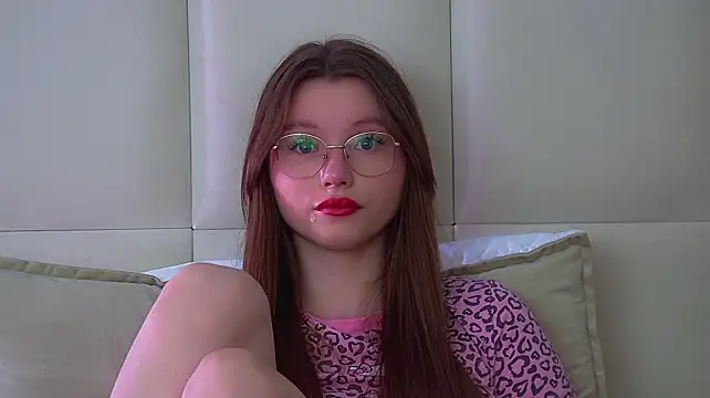 KeiraAsti stripchat live cam model