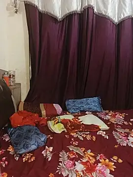 MEERAcle stripchat live cam model