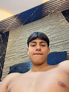 Lander_Cruz stripchat live cam model
