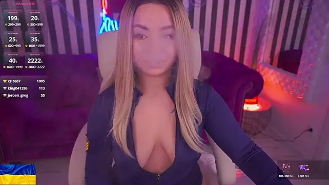 SusieWood stripchat live cam model