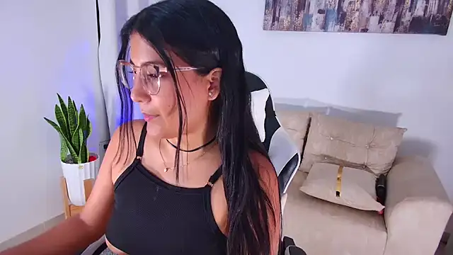 alejandraTulan stripchat live cam model