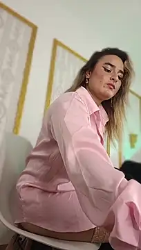 CandyQueenGold stripchat live cam model