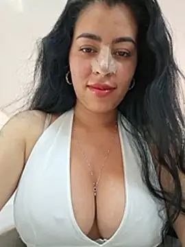 Luianna stripchat live cam model