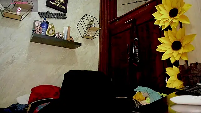 DirtyKhloy stripchat live cam model