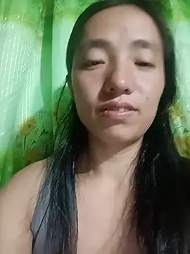 an-orphan stripchat live cam model