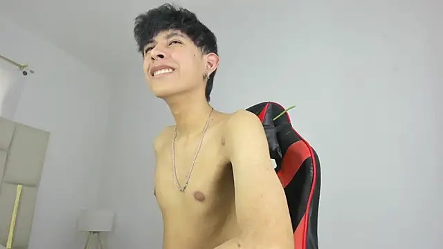 julian_xx stripchat live cam model