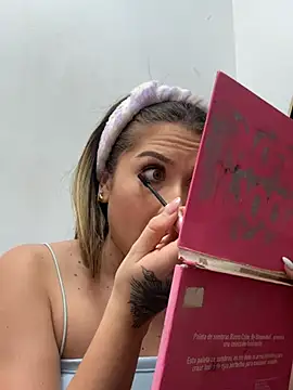 IsabelleMilan stripchat live cam model
