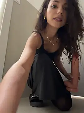 -_MiaQueen_- stripchat live cam model