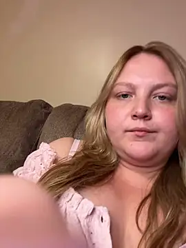 PhatAssBlond stripchat live cam model