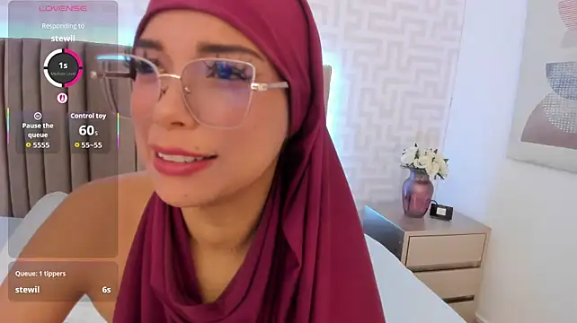 naishaa_ stripchat live cam model