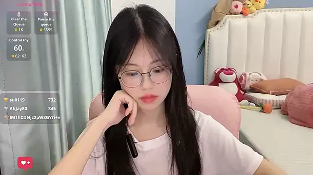 Luna-666 stripchat live cam model