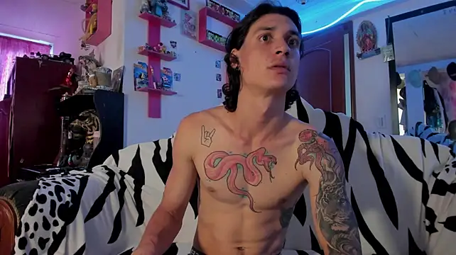 LokyHartt stripchat live cam model