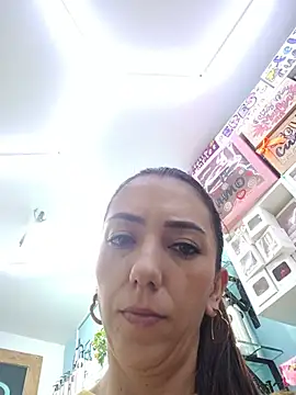 LunaZambrano stripchat live cam model