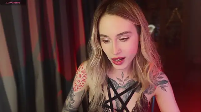 aviva_faith stripchat live cam model