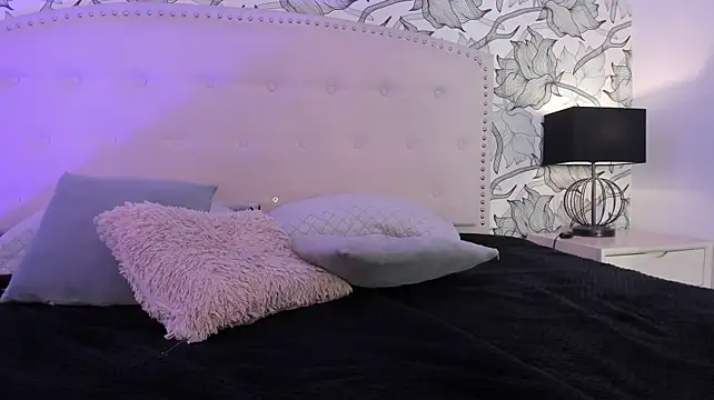 Lunaira_Deep stripchat live cam model