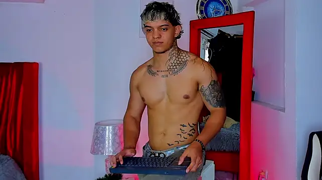 Noah__Browm stripchat live cam model