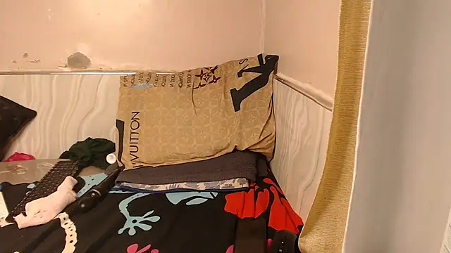 QueenShelly03 stripchat live cam model