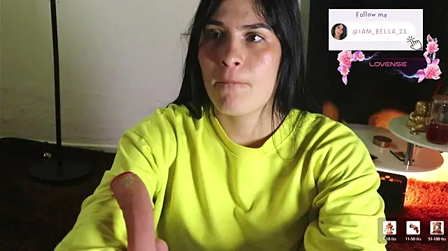 yourtoybella stripchat live cam model