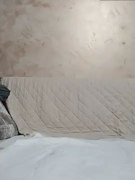 Dolcecurvy stripchat live cam model