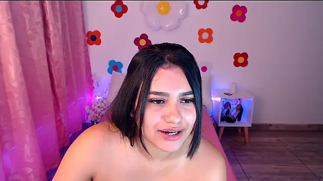 Sami-Queen stripchat live cam model