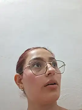 Ary-18 stripchat live cam model
