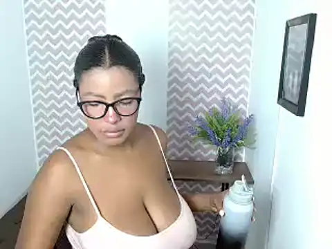 dayanacarson stripchat live cam model