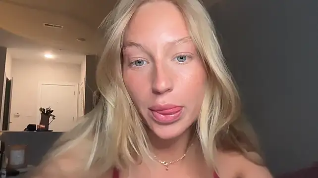 caseyyyhere stripchat live cam model