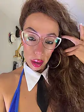 YOURSDEBORA stripchat live cam model