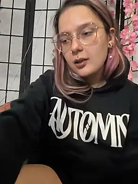 mamiedonuts stripchat live cam model