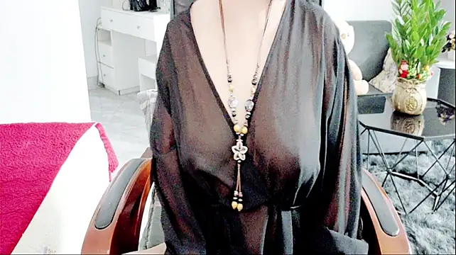 Miu-Le stripchat live cam model
