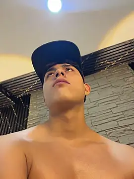 Lander_Cruz stripchat live cam model