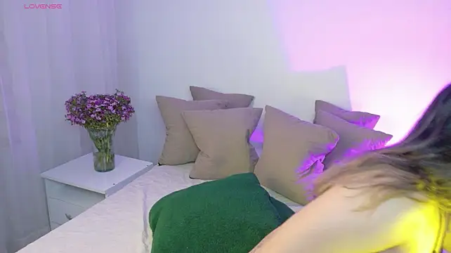 KylieVennet stripchat live cam model