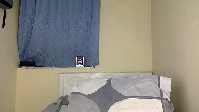 Evabanks stripchat live cam model