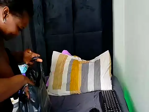 BigBootyVixen stripchat live cam model