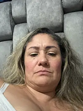 gabiTetas stripchat live cam model