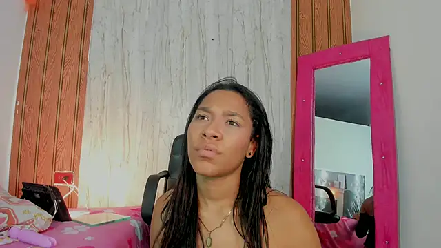 Aratnzacute stripchat live cam model