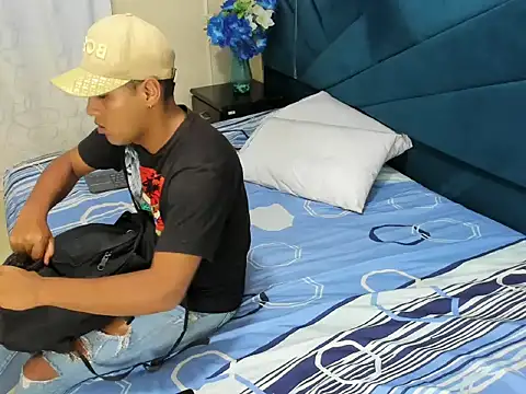 Aron_Hinkley stripchat live cam model