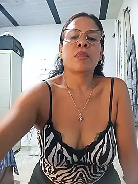 Crystal_Lovee stripchat live cam model