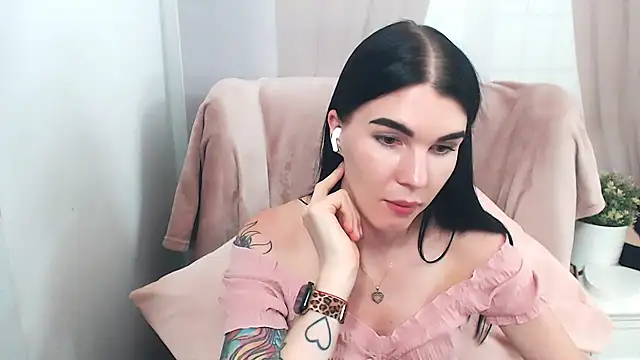 SofieLove stripchat live cam model