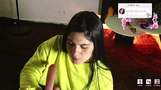 yourtoybella stripchat live cam model