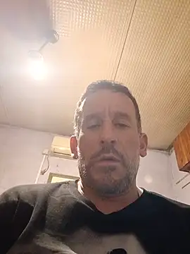 hernan198o stripchat live cam model