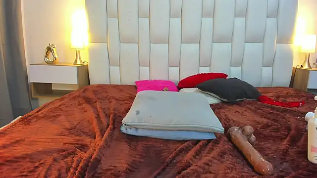 mask_red_girl stripchat live cam model