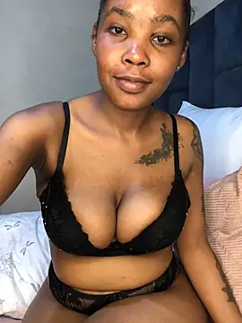 Nicole-Liam- stripchat live cam model