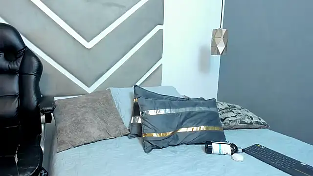 AlissBluumm stripchat live cam model