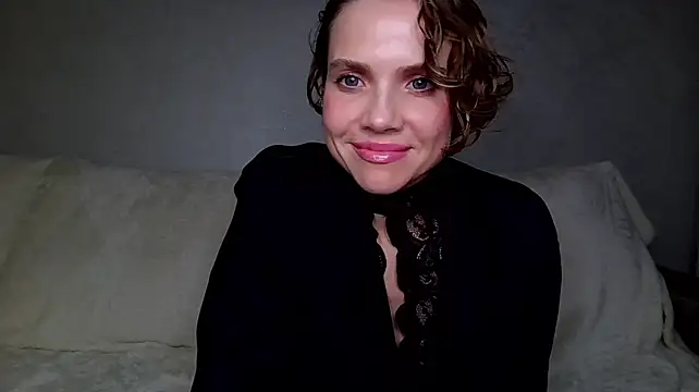 NatalieMoses stripchat live cam model