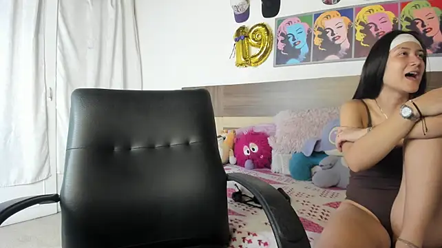 Victoria_Andra stripchat live cam model