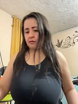 latinfemale stripchat live cam model