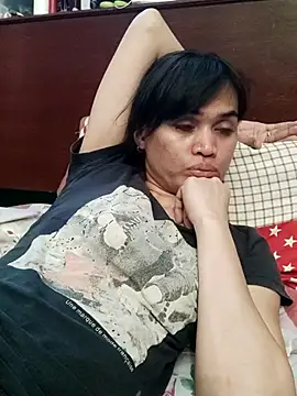 QueenSoreal stripchat live cam model