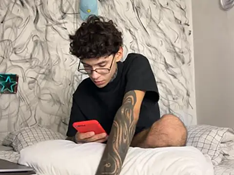 Arteemiiis stripchat live cam model